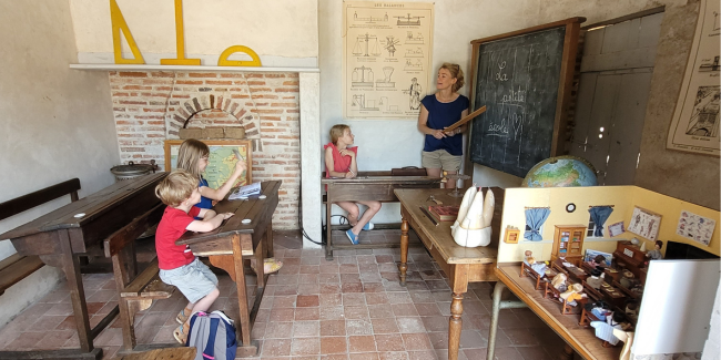 atelier-en-famille-au-mus-e-de-l-etang-rouge-a-l-cole-d-autrefois